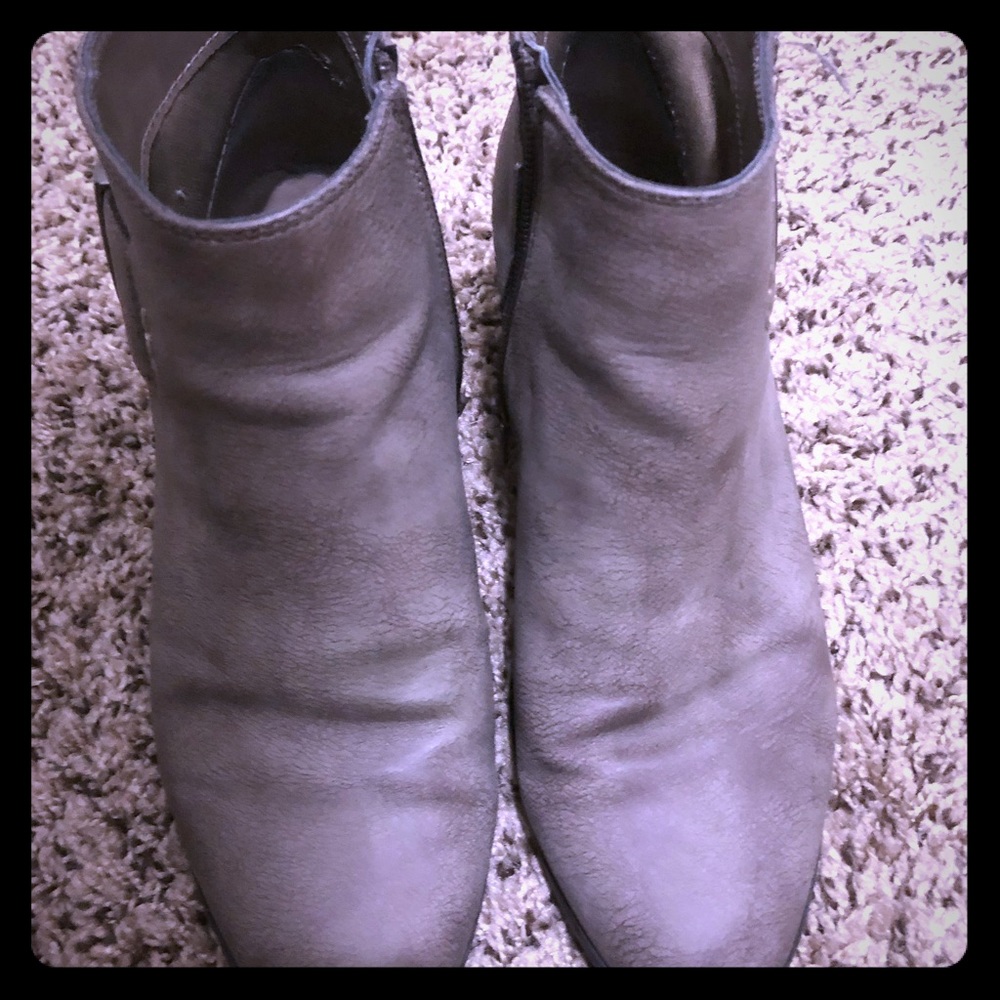 BOOTIES
